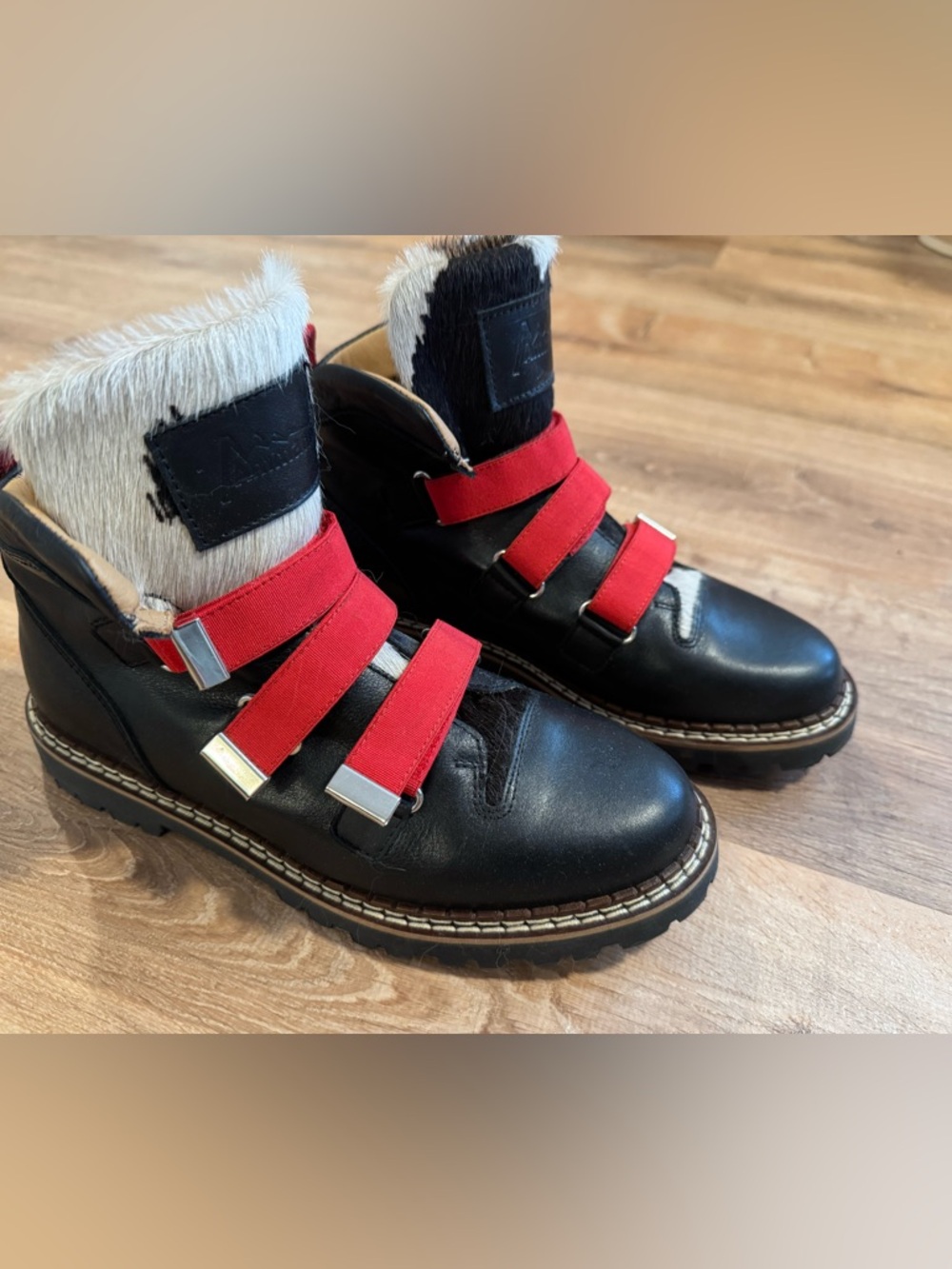 Like-New Ammann Lavin boot black leather red cowhide lambs fur
 size 38